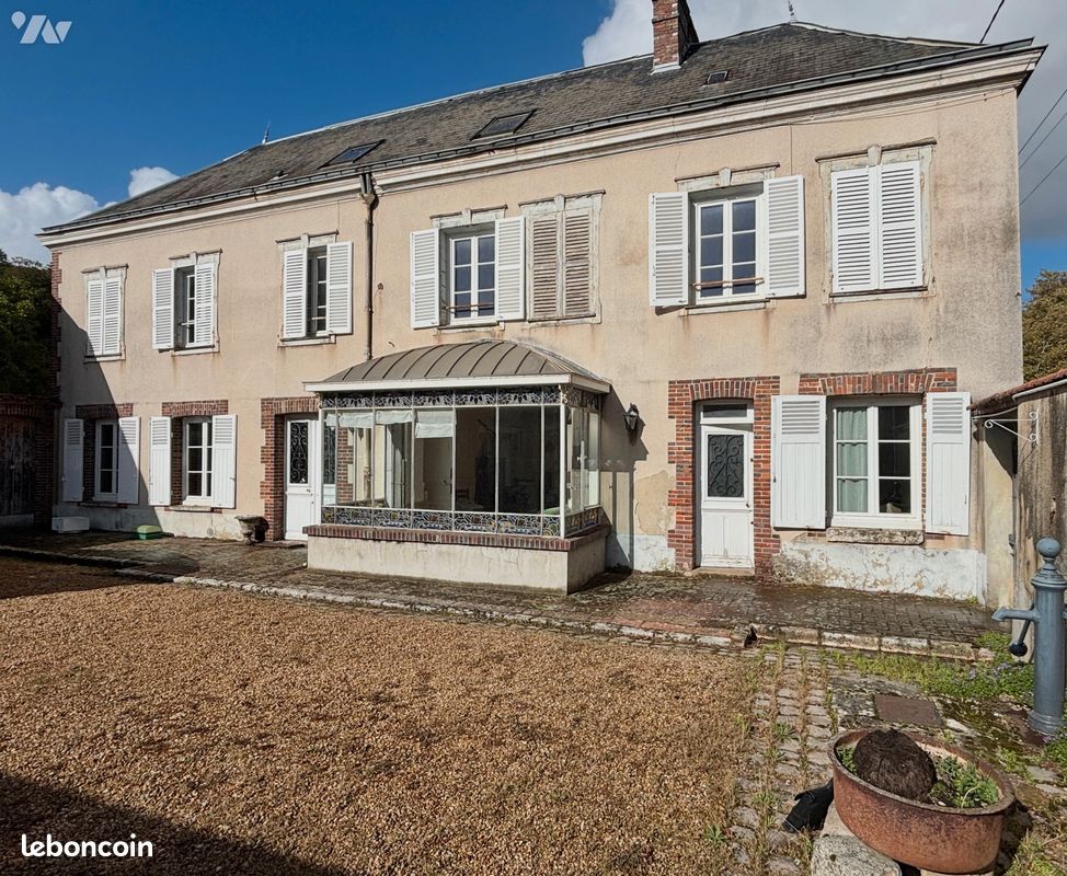 Maison 8 pièces 220 m² · à Lèves · 220 m² · 398 400 €