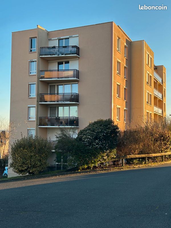 Loue Grand F2 Très bon état dans belle résidence