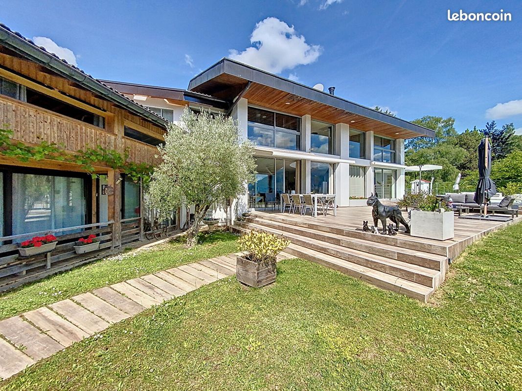 Maison 8 pièces 343 m² · à Sevrier · 343 m² · 2 420 000 €