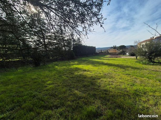 Terrain 878 m² Venejan