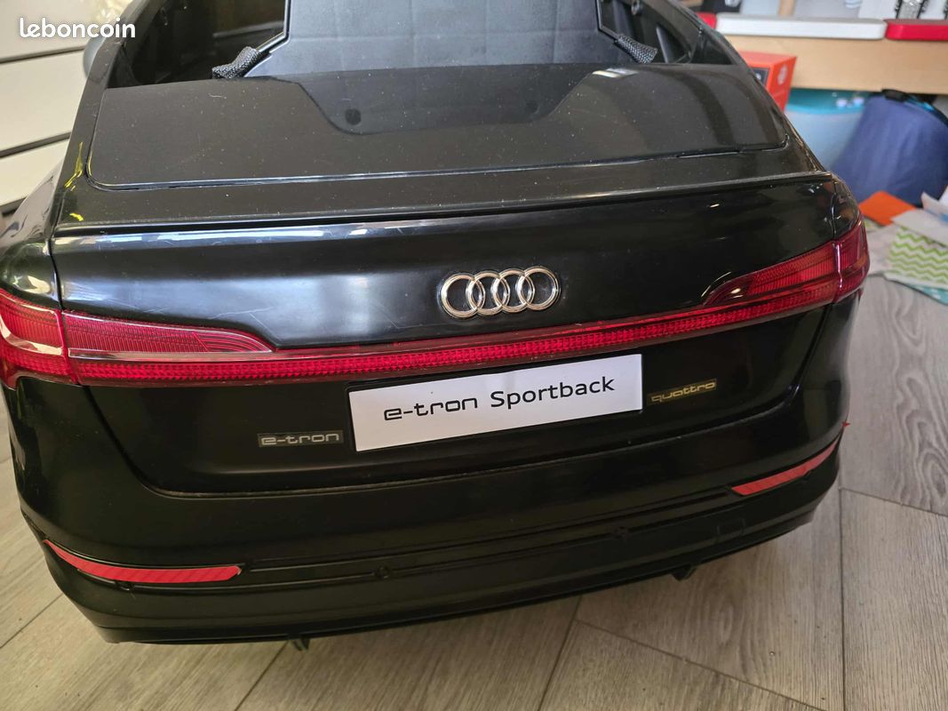 Voiture électrique enfant Audi (image 3)