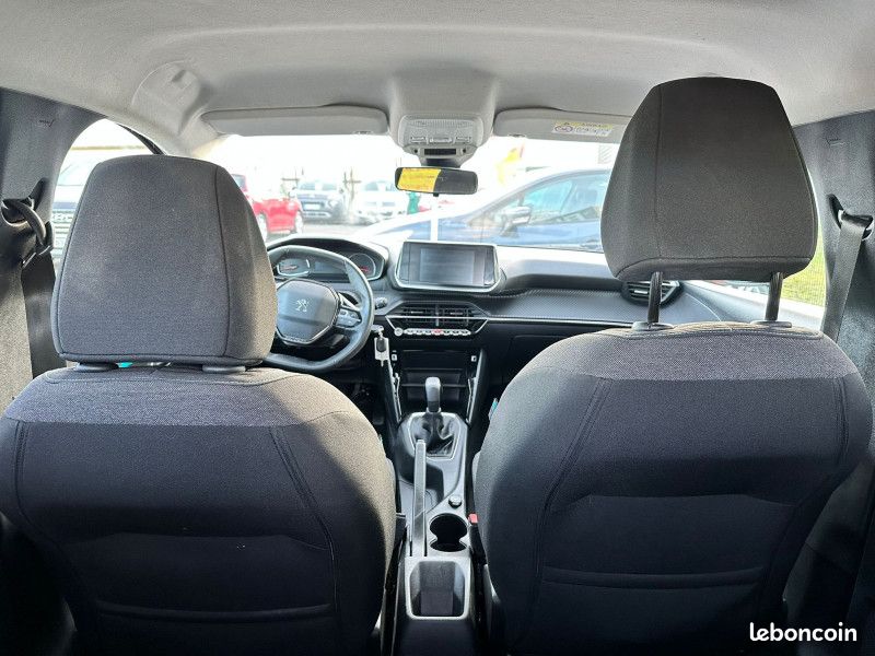 Peugeot 208 1.2 PURETECH 75CH S&S STYLE (image 30)