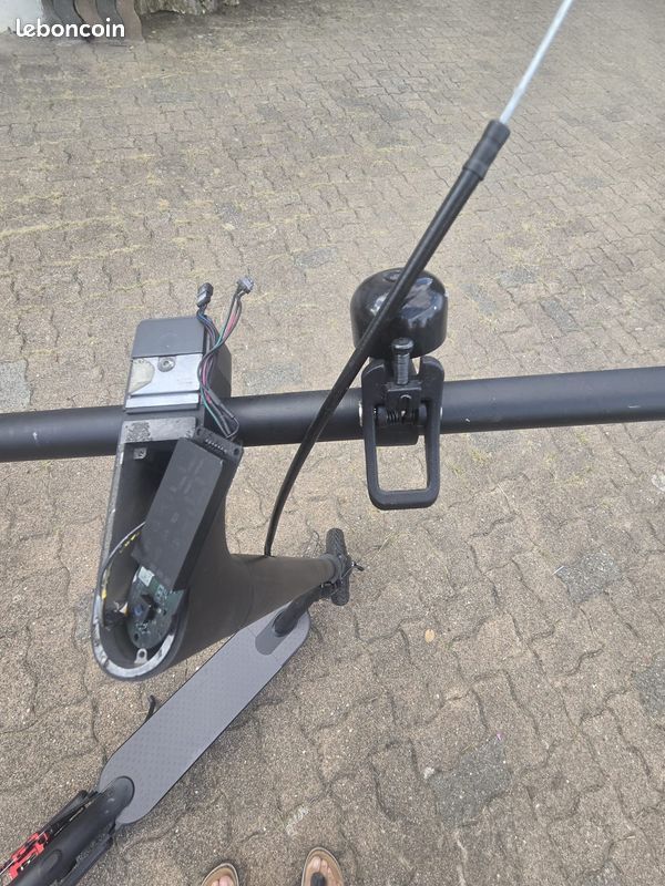 Trottinette Xiaomi — Pour pièces ou projet de rénovation (image 8)