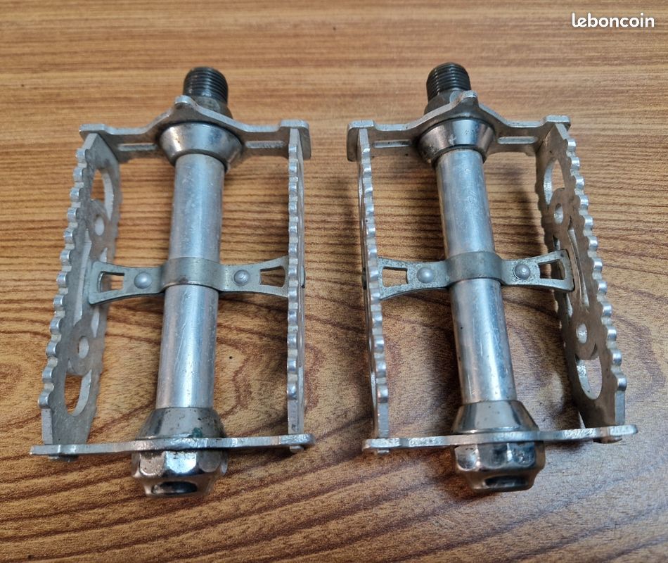 Pédales Vintage Lyotard En Duraluminium Pour Vélo Route - Ancien Modèle Peugeot - Occasion