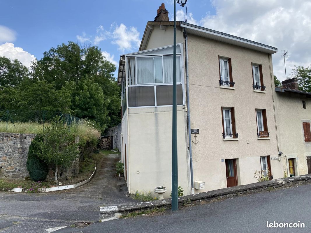 Maison 7 pièces 98 m² · à Bellac · 98 m² · 61 000 €