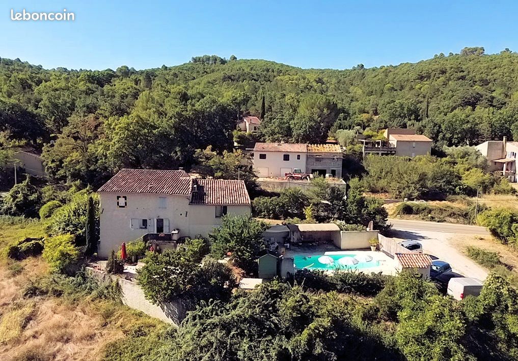 Maison 9 pièces 257 m² · à Allemagne-en-Provence · 257 m² · 629 000 €