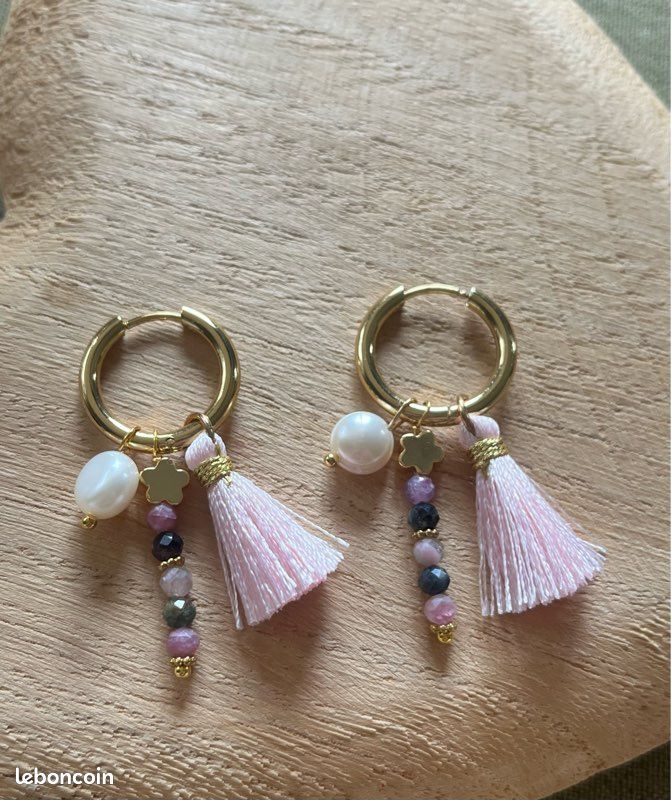 Petites créoles en acier inoxydable, pompon rose , perles d’eau douce , tourmaline (image 2)
