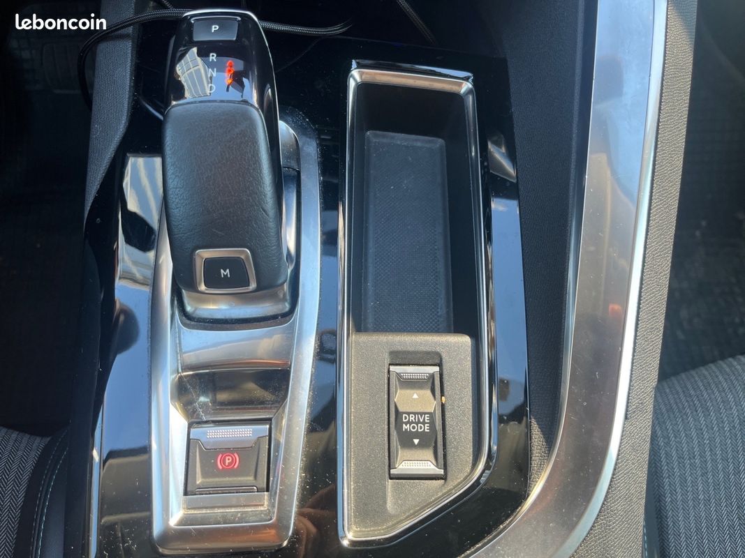 PEUGEOT 3008 Puretech 130ch SS EAT8 Allure (image 21)