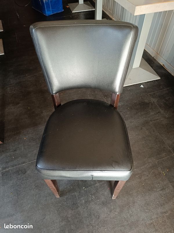 Chaise de salon assise et dossier simili cuir pied en bois (image 1)