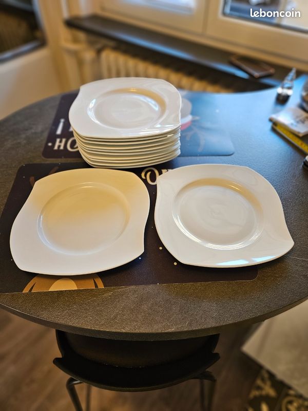 Lot De 12 Assiettes Carrés LAURA, Assiette Plates Pour Service De Table En Porcelaine Blanche - Longueur 18 X Largeur 18 X Hauteur 1,7 Cm