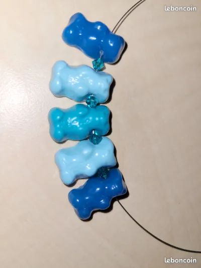Idée cadeau Beau collier artisanal perles + oursons ton du bleu (image 1)