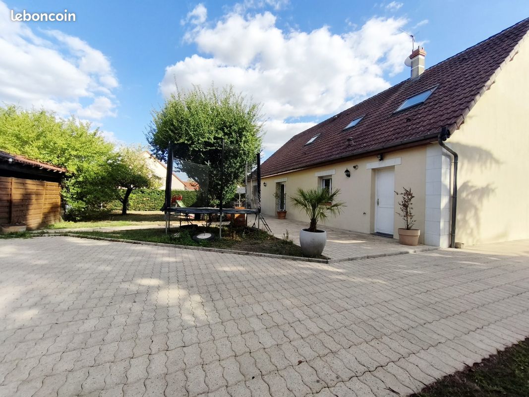Maison 8 pièces 173 m² · à Darvoy · 173 m² · 273 000 €