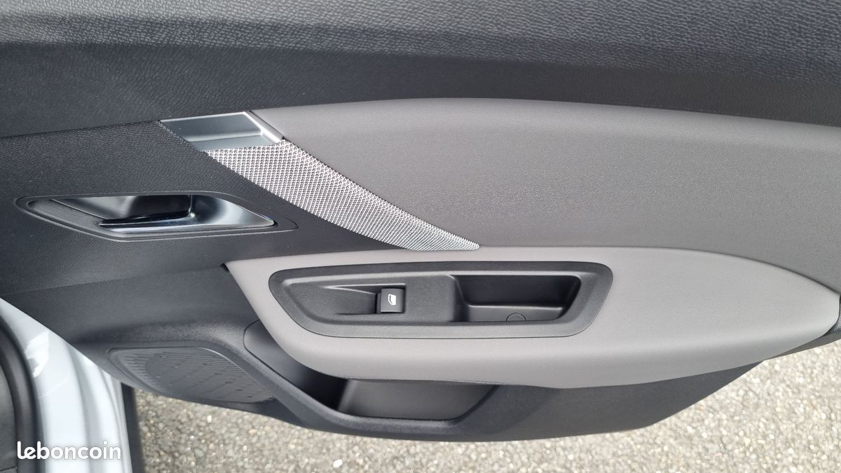 CITROEN C4 Hybride 145 e-DCS6 Collection (image 30)