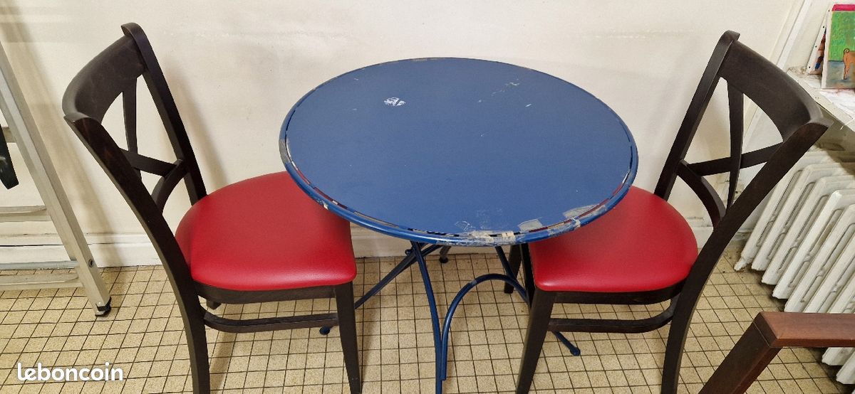 Chaise en bois assise simili rouge (image 3)