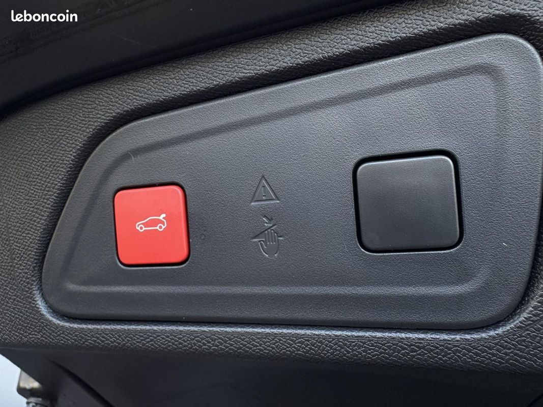 CITROEN C5 AIRCROSS 1.5 BlueHDI 130 EAT8 Max avec Hayon electrique et Ambiance Urban Black (image 16)