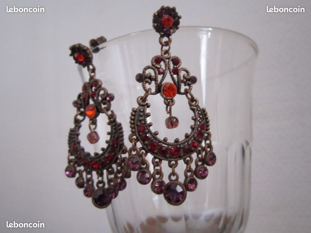 Divers boucles rouges pendantes (image 3)
