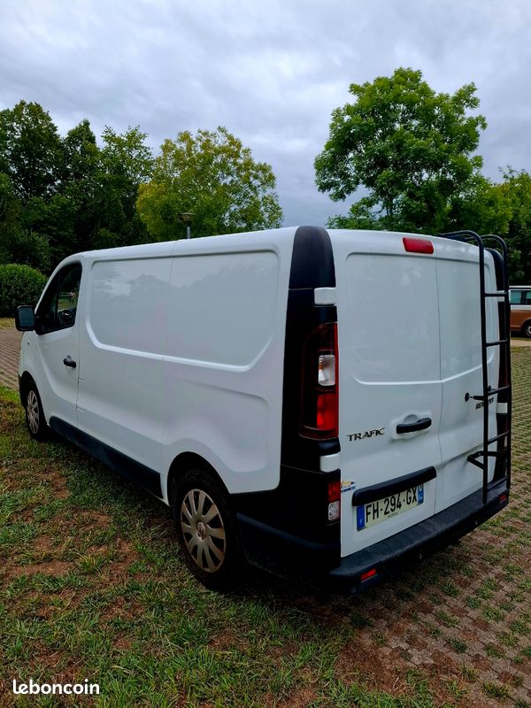 Van autonome aménagé Renault Trafic 3 (image 8)