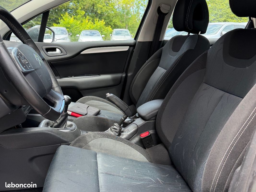 CITROEN C4 C4 HDi 90 Confort (image 18)