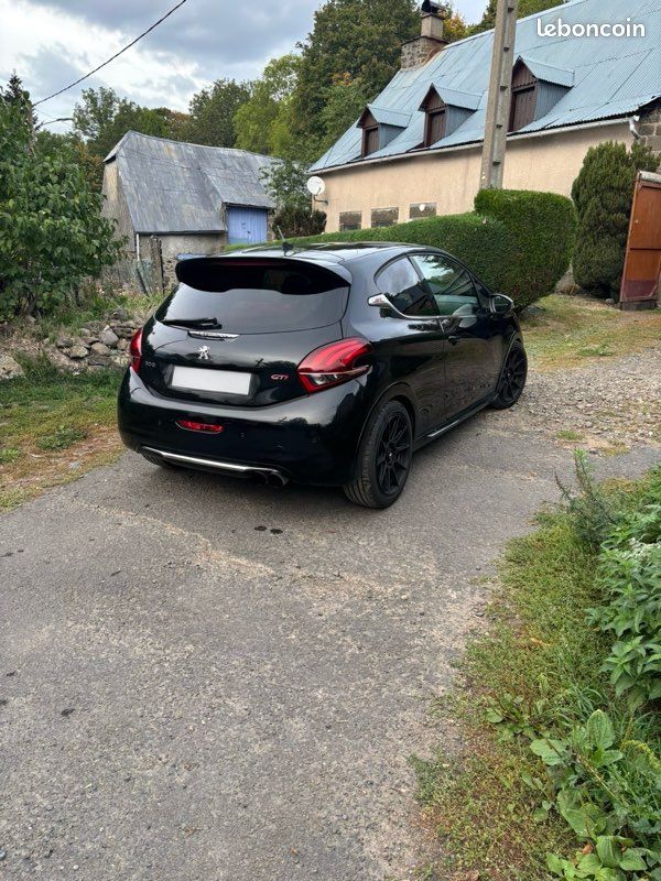 Peugeot 208 GTi 1.6 THP 200 ch – 2014 – 92 239 km (image 2)