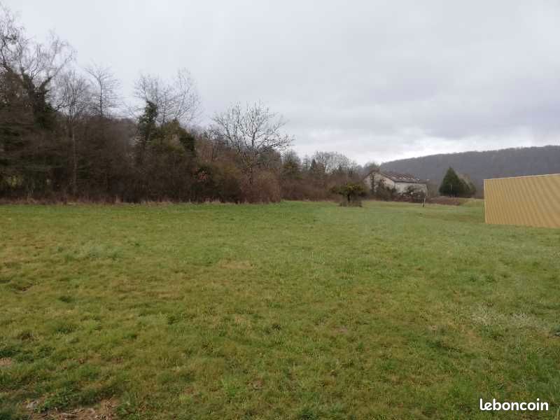 Terrain 621 m² · à Amagney · 75 000 €