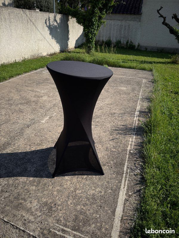 Table haute ronde blanche pliable avec housse noire (image 1)
