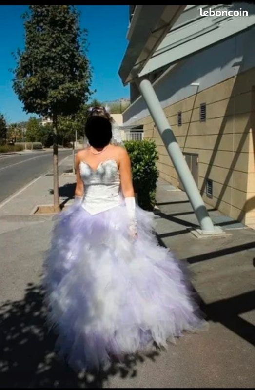 Robe de mariée en tulle et bustier papillon Vêtements