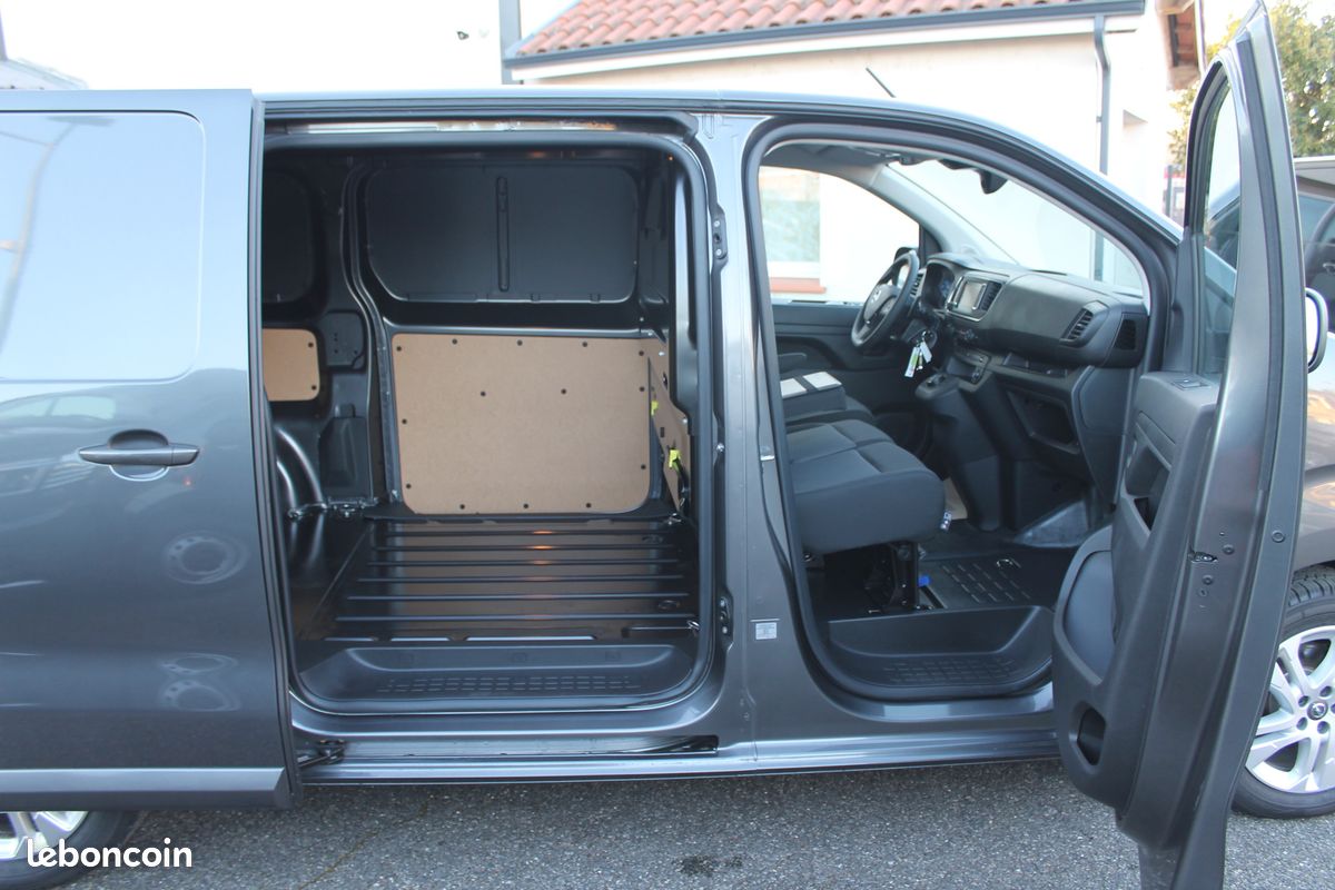 Opel Vivaro III Fourgon Taille M Blue-HDI 180 S&S EAT8 GPS, Caméra de recul, Avertisseur angles morts, Pack Look Sortie le 19/06/2024 - 5 Kilomètres. Prix Hors taxe : 24 500 (image 9)