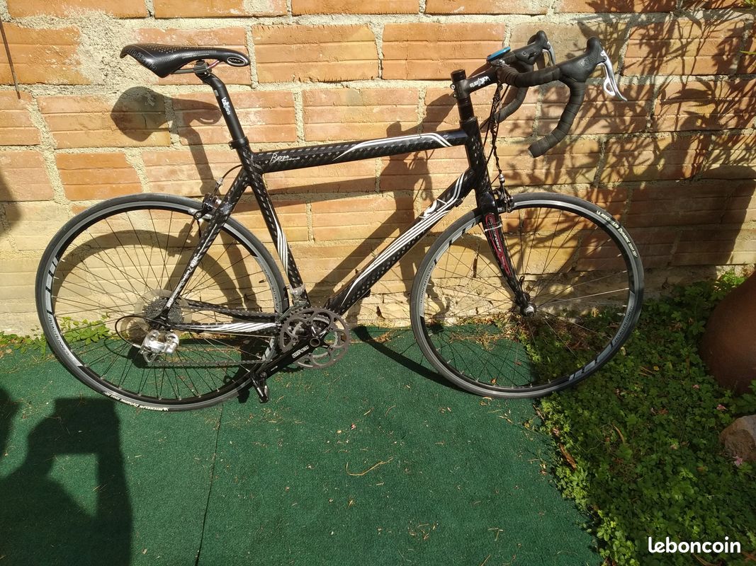 Velo route carbone (image 1)