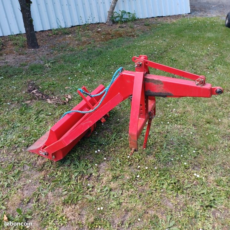 Chargeur arrière pour micro tracteur (image 3)