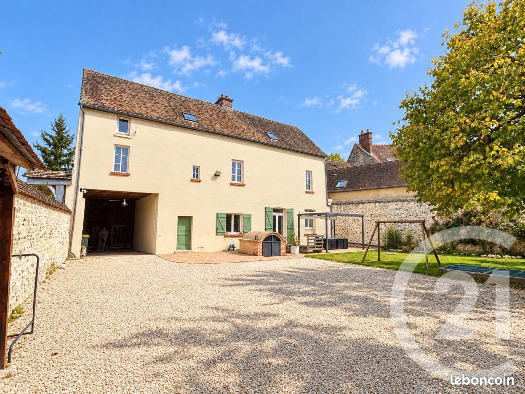 Maison 6 pièces 251 m² · à Anet · 251 m² · 449 000 €