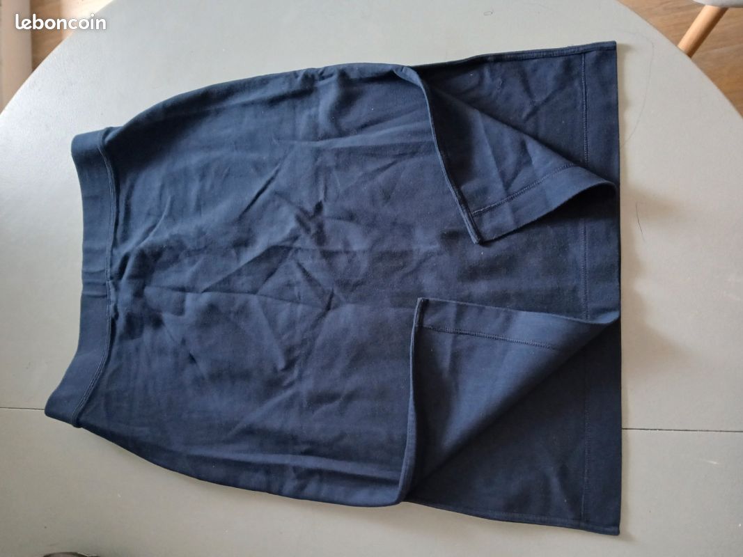 Élégante jupe bleu marine (image 3)