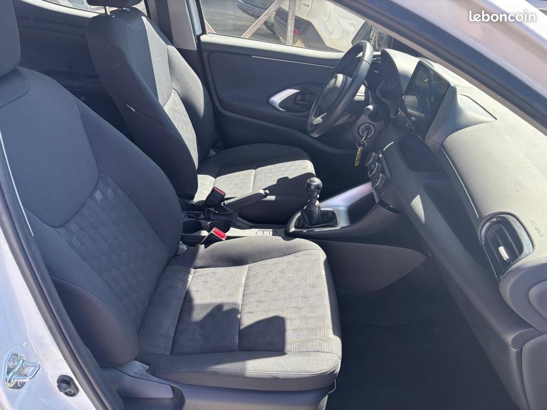 Toyota Yaris 120 VVT-i Dynamic Business 5p MC24 (image 3)