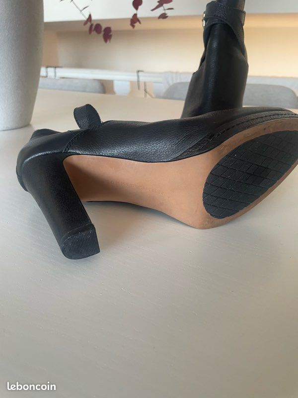 Chaussures Tommy Hilfiger en cuir noir pour femme très bonne état