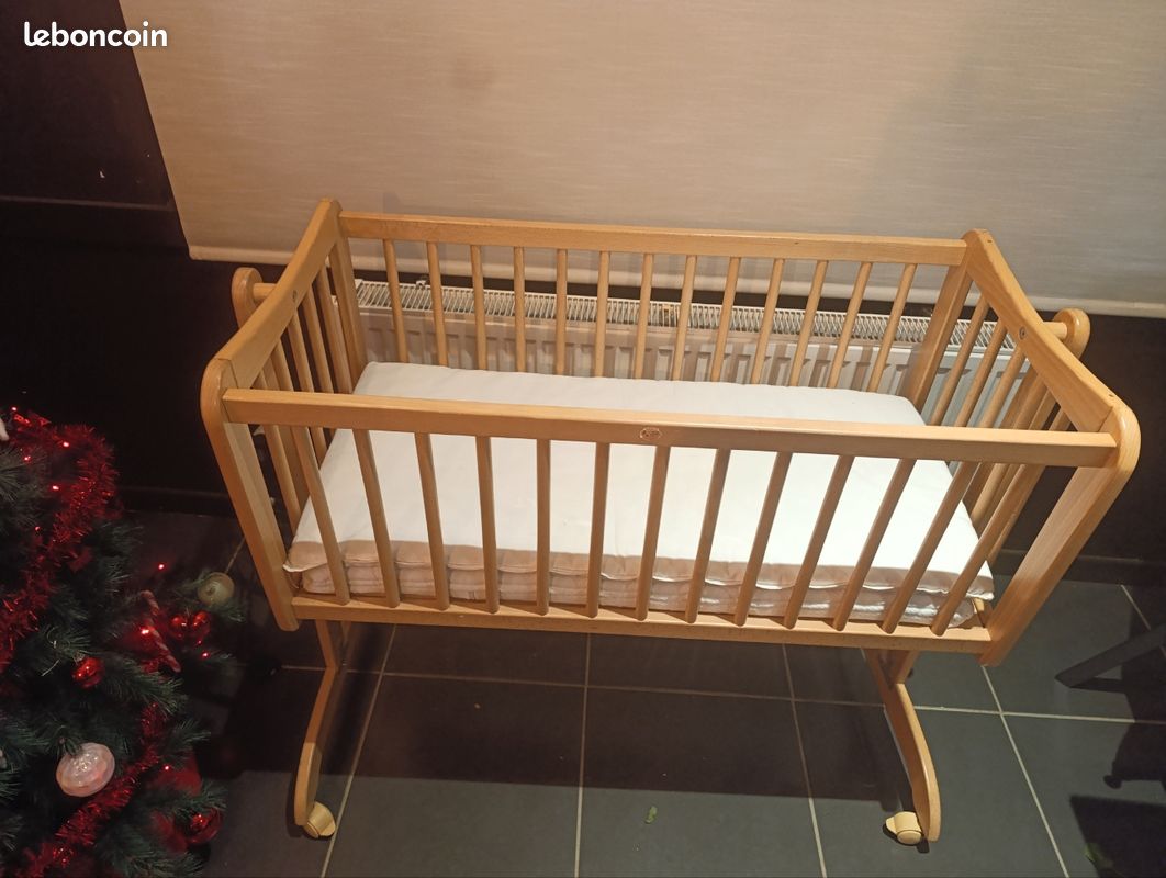 Joli Berceau lit bébé bois bascule (image 2)