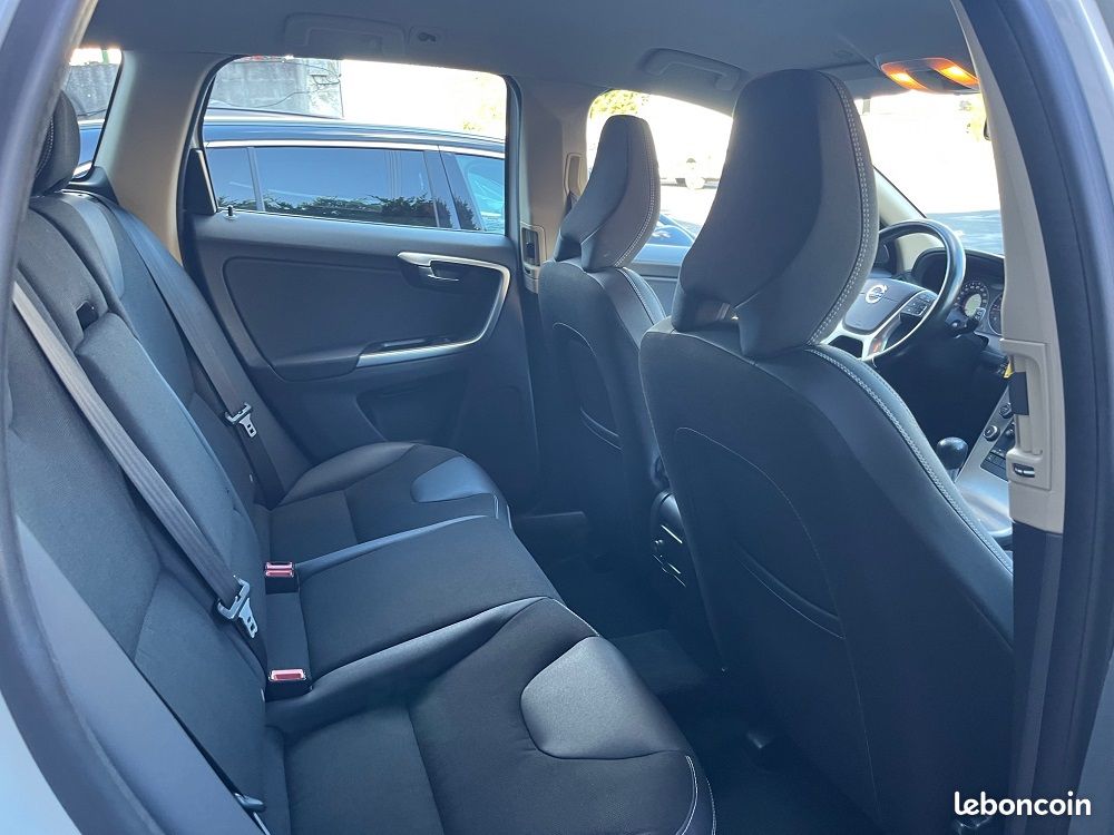 Volvo XC60 2.4 D 175 CH Momentum (image 4)