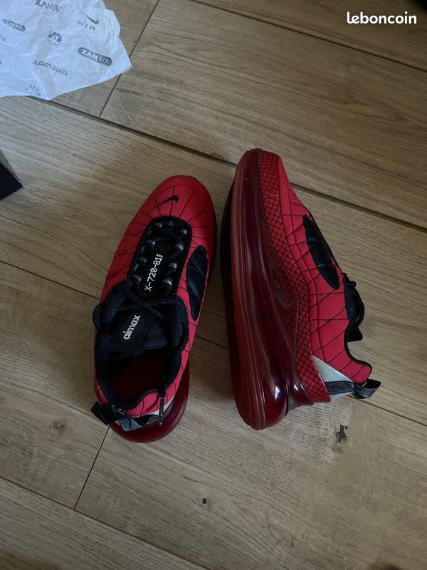 Nike Air Max 720 818 rouge et noir Chaussures
