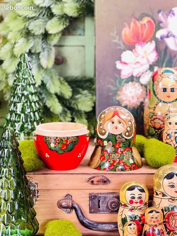 Matriochka / poupée gigogne russe vintage peinte à la main - Russie