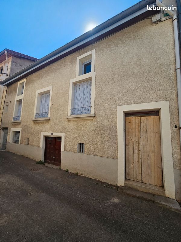 Maison 3 pièces 80 m² · à Saint-Martin-la-Plaine · 80 m² · 97 000 €