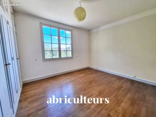 https://img.leboncoin.fr/api/v1/lbcpb1/images/ab/fe/7c/abfe7cc3d19b20daed3a9277f1b1199468bc66dc.jpg?rule=ad-image
