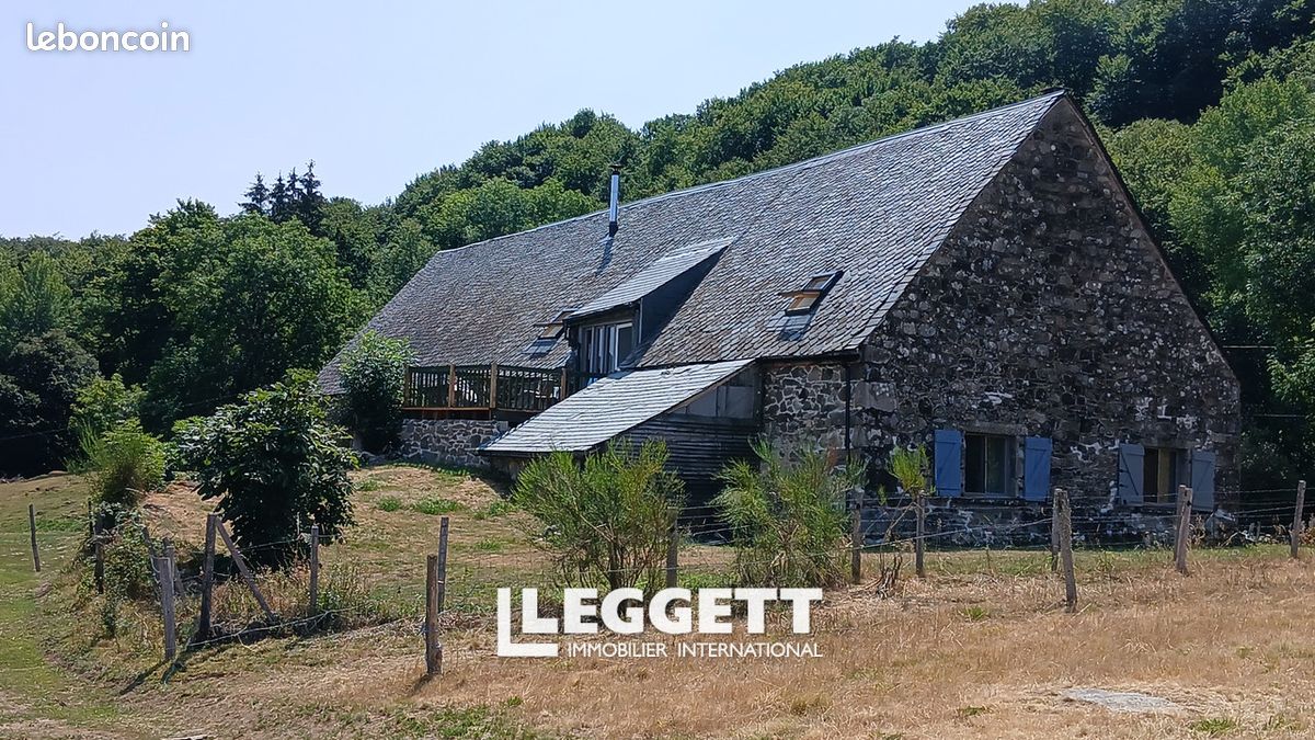 Maison 9 pièces 165 m² · à Chastreix · 165 m² · 240 000 €