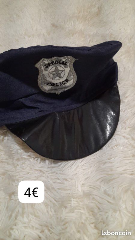Chapeau police (image 1)