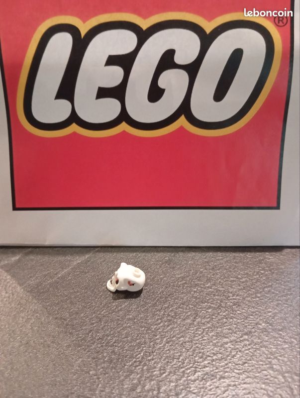 Minifigure,head,modified skull with red eyes,craks (image 2)