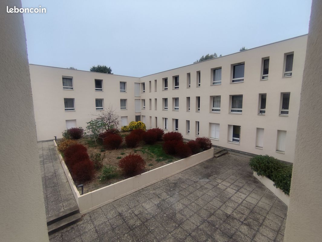 Appartement 1 pièce 24 m² · à Guyancourt · 24 m² · 720 €/mois