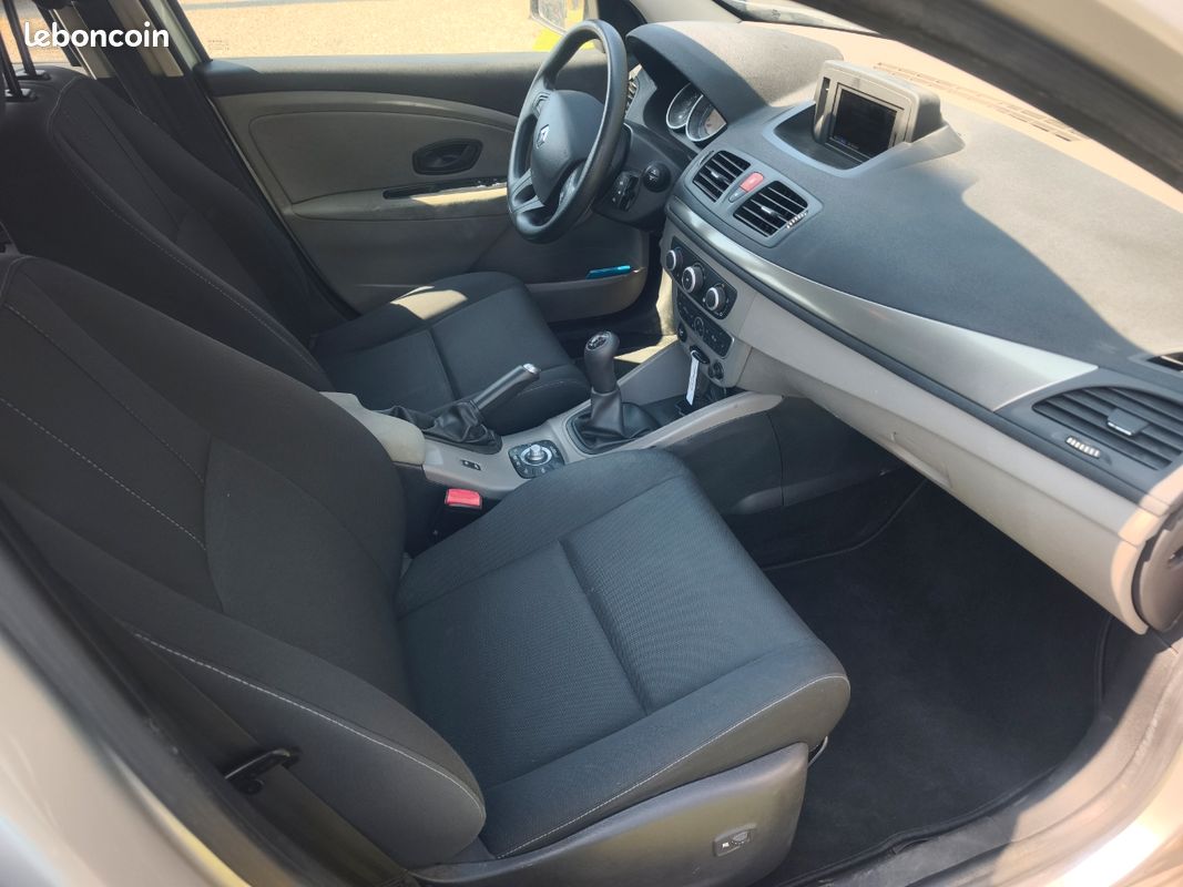 Rare Megane 3 Estate 1.6 16v 100 - TomTom Édition - 108 000kms - GPS - Siège chauffant - 1ere Main (image 4)