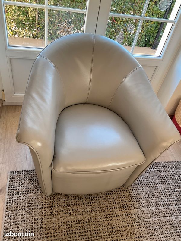 Fauteuil club pivotant en cuir (image 1)