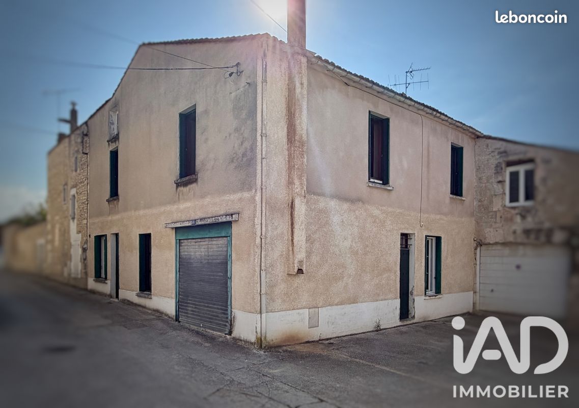 Maison 6 pièces 181 m² · à Rouillac · 181 m² · 56 000 €