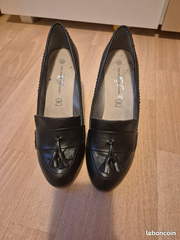 Escarpins Divine Factory En Cuir Noir - Talons Hauts Cône Plus De 7 Cm - Pointure 39 - Neuf Avec Emballage