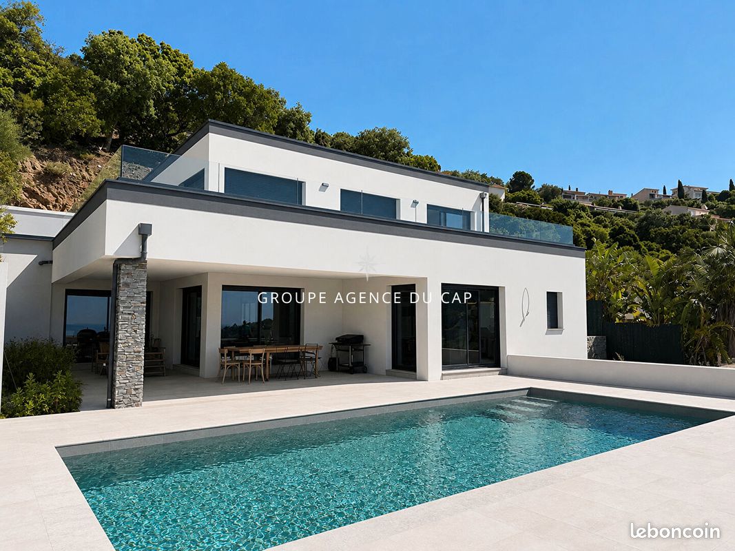 Maison 6 pièces 180 m² · à Roquebrune-sur-Argens · 180 m² · 1 590 000 €