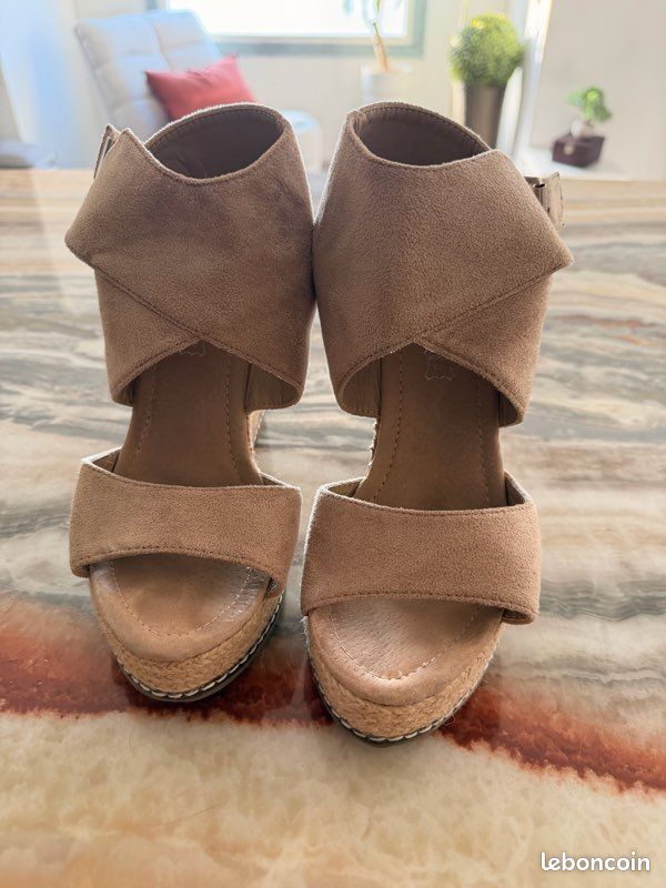 Chaussures compensées (image 1)
