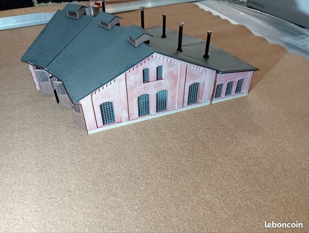 KIBRI HO MAQUETTE HANGAR A LOCOMOTIVE 9350 A MONTER TRAIN ELECTRIQUE NEUF BOITE | UK